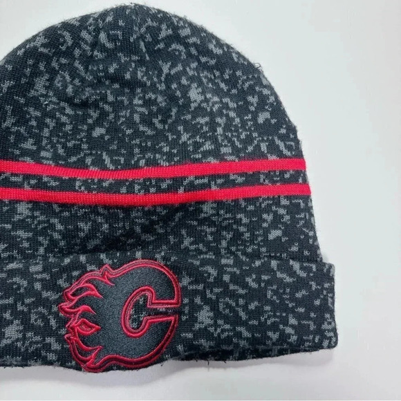 Men's Calgary Flames Fanatics Branded Space Dye Cuffed  Knit Beanie - Picture 3 of 10